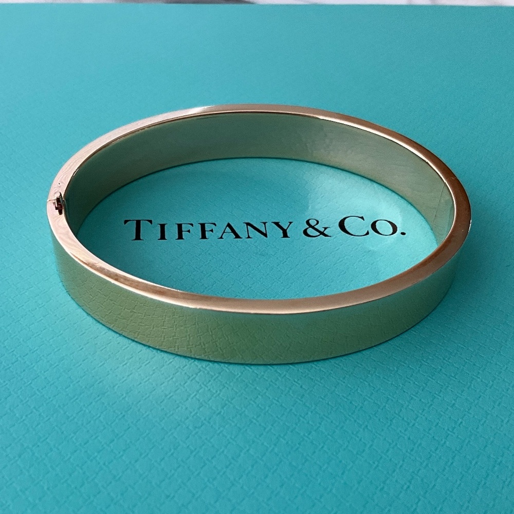 TIFFANY & CO. Rare Vintage 14K Gold Hinged Bangle Bracelet